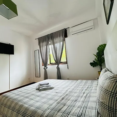 Guest house Grand Sasimi House Porto